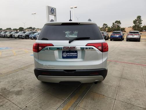 2018 GMC Acadia SLE-2