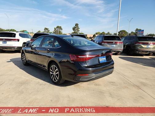 Deep Black Pearl 2025 Volkswagen Jetta 1.5T SE