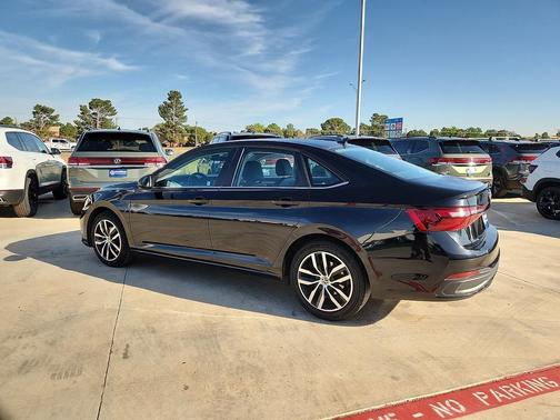 Deep Black Pearl 2025 Volkswagen Jetta 1.5T SE