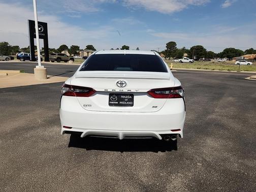 Ice Cap 2023 Toyota Camry SE