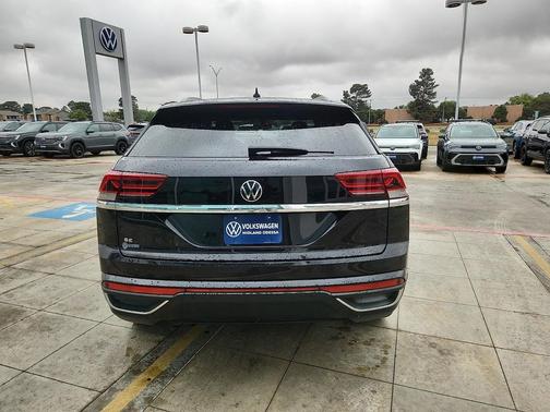 Deep Black Pearl 2021 Volkswagen Atlas Cross Sport 2.0T SE w/Technology