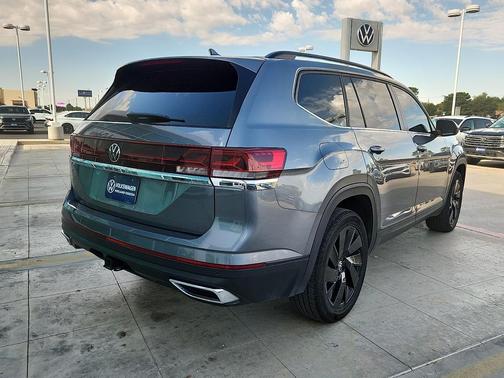 GREY 2024 Volkswagen Atlas 2.0T SE w/Technology