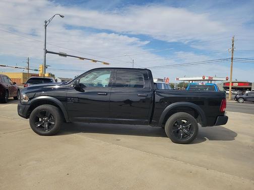 Diamond Black Crystal Pearlcoat 2024 RAM 1500 Classic Warlock Crew Cab 4x4 5'7' Box