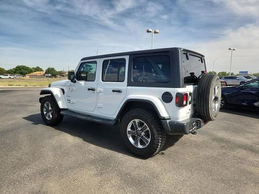 Bright White Clearcoat 2019 Jeep Wrangler Unlimited Sahara