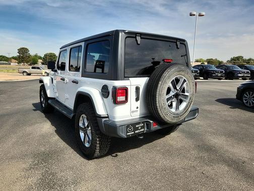 Bright White Clearcoat 2019 Jeep Wrangler Unlimited Sahara