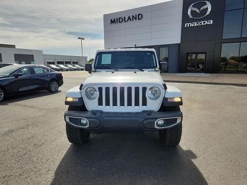 Bright White Clearcoat 2019 Jeep Wrangler Unlimited Sahara