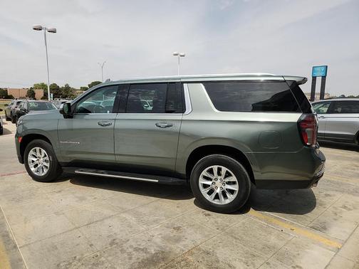 Silver Sage Metallic 2023 Chevrolet Suburban Premier