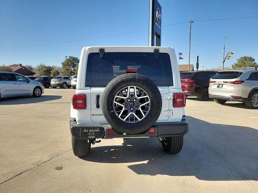 2025 Jeep Wrangler 4-Door Sahara 4x4