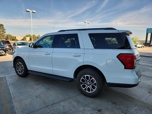 Oxford White 2024 Ford Expedition XLT