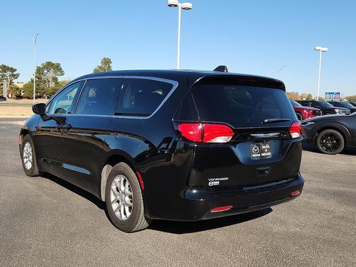2024 Chrysler Voyager LX