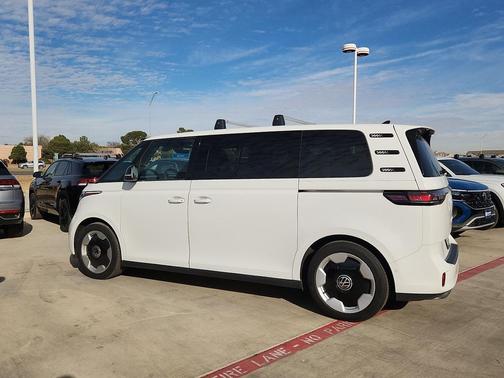 Candy White 2025 Volkswagen ID. Buzz Pro S