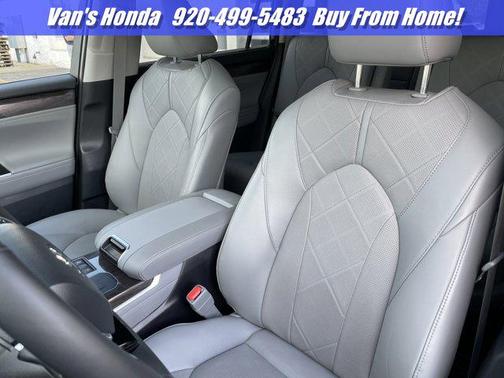 Moon Dust 2024 Toyota Highlander Hybrid Platinum