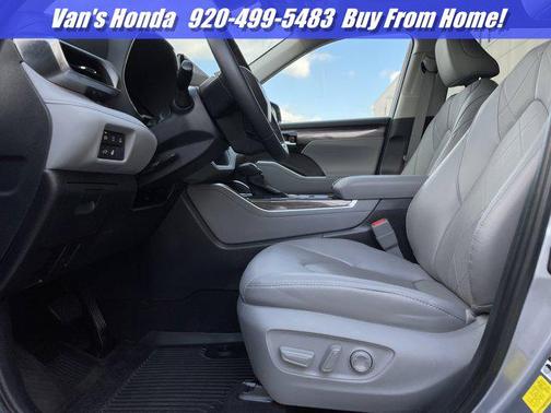 Moon Dust 2024 Toyota Highlander Hybrid Platinum
