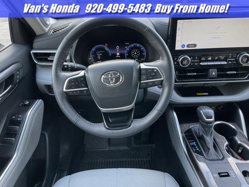Moon Dust 2024 Toyota Highlander Hybrid Platinum