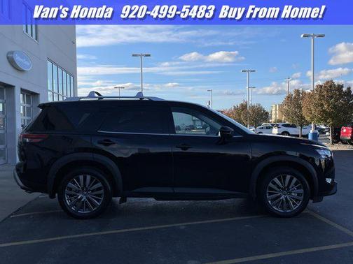 2023 Nissan Pathfinder SL 4WD