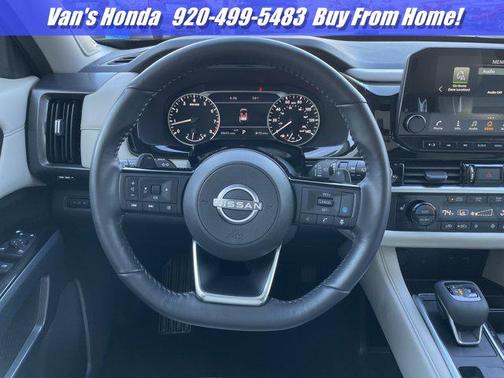 2023 Nissan Pathfinder SL 4WD