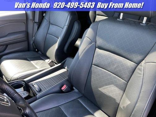 Photo 4 of 31 of 2019 Honda Passport Elite