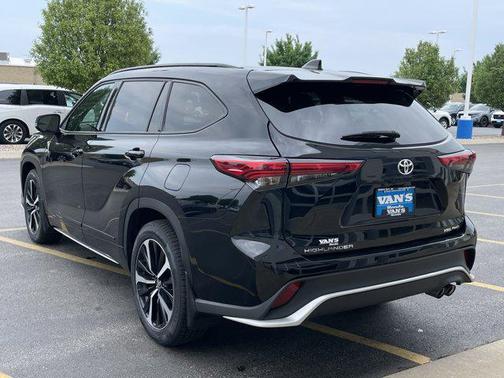 2022 Toyota Highlander XSE