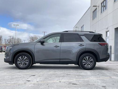 2025 Nissan Pathfinder SV 4WD