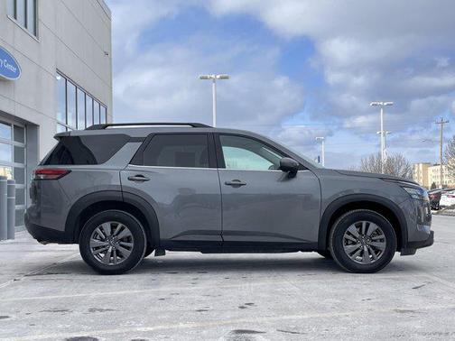 2025 Nissan Pathfinder SV 4WD