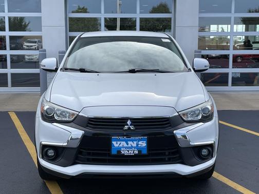 Diamond White Pearl 2017 Mitsubishi Outlander Sport 2.0 LE