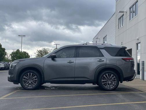 Gun Metallic 2022 Nissan Pathfinder SL 4WD