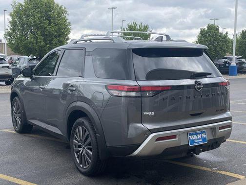 Gun Metallic 2022 Nissan Pathfinder SL 4WD