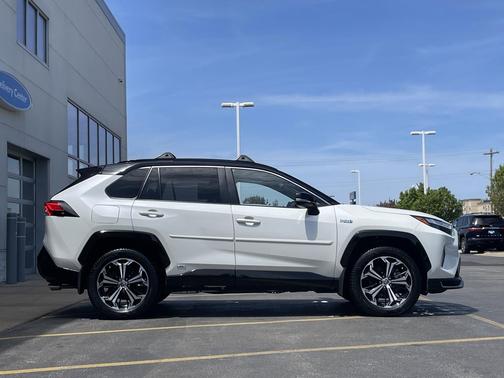 Blizzard Pearl/Midnight Black Metallic 2022 Toyota RAV4 Prime XSE