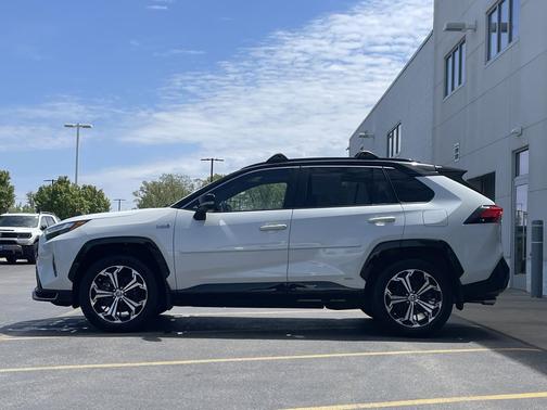 Blizzard Pearl/Midnight Black Metallic 2022 Toyota RAV4 Prime XSE