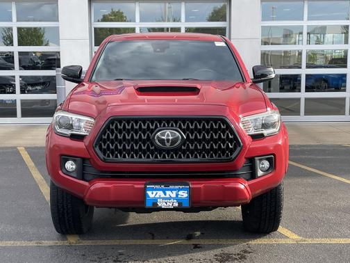 Barcelona Red Metallic 2019 Toyota Tacoma SR