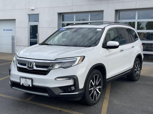 Platinum White Pearl 2022 Honda Pilot Touring 8-Passenger