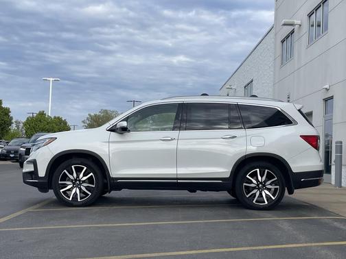 Platinum White Pearl 2022 Honda Pilot Touring 8-Passenger