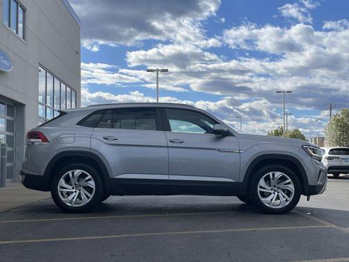 Platinum Gray Metallic 2020 Volkswagen Atlas Cross Sport 3.6L V6 SE w/Technology