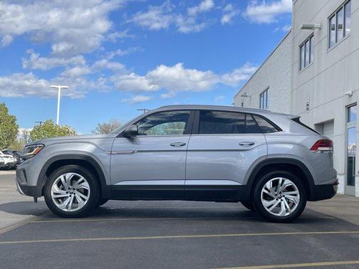 Platinum Gray Metallic 2020 Volkswagen Atlas Cross Sport 3.6L V6 SE w/Technology