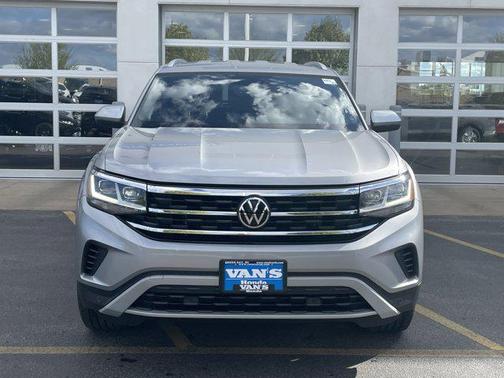 Platinum Gray Metallic 2020 Volkswagen Atlas Cross Sport 3.6L V6 SE w/Technology