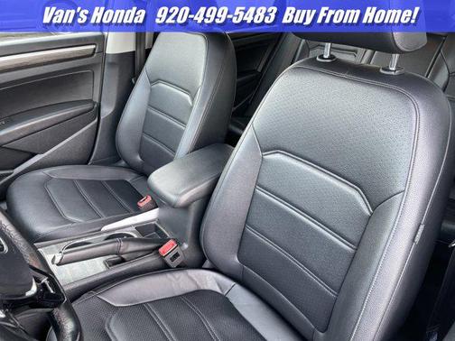 2017 Volkswagen Passat 1.8T SE w/Technology