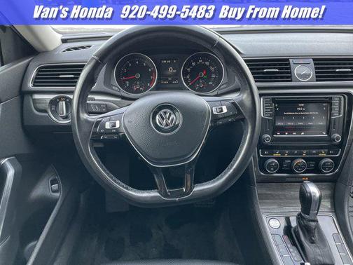 2017 Volkswagen Passat 1.8T SE w/Technology