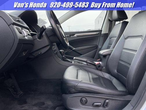 2017 Volkswagen Passat 1.8T SE w/Technology