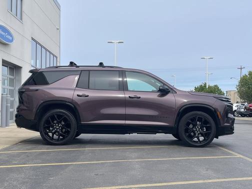 Stardust Metallic 2024 Chevrolet Traverse RS