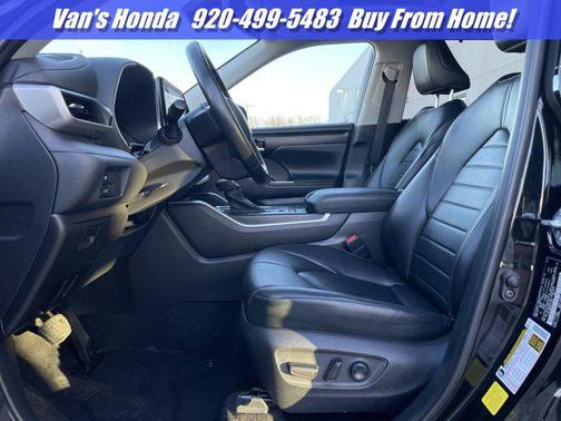Midnight Black Metallic 2022 Toyota Highlander XLE