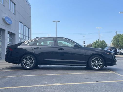 Crystal Black Pearl 2023 Honda Accord Hybrid EX-L