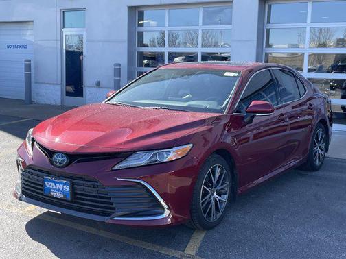 2022 Toyota Camry Hybrid XLE