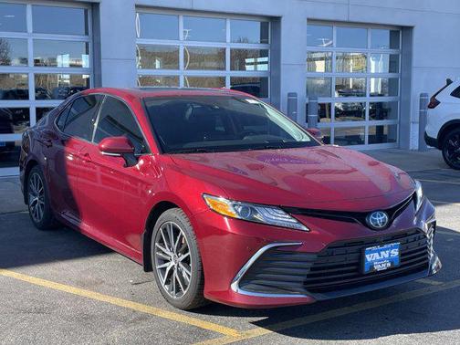 2022 Toyota Camry Hybrid XLE