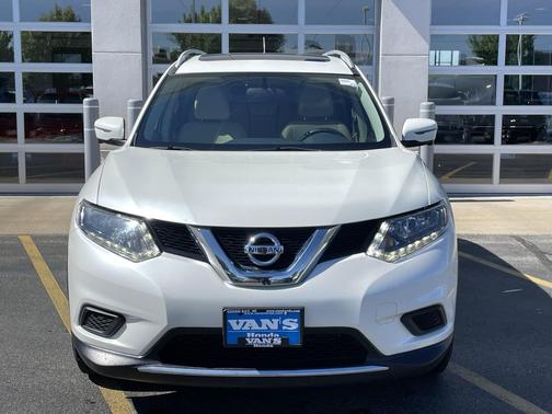 Pearl White 2016 Nissan Rogue SV