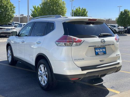 Pearl White 2016 Nissan Rogue SV