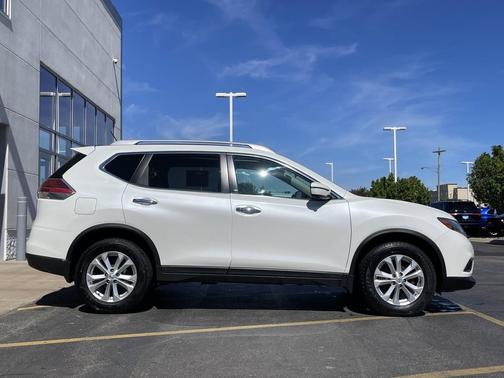 Pearl White 2016 Nissan Rogue SV