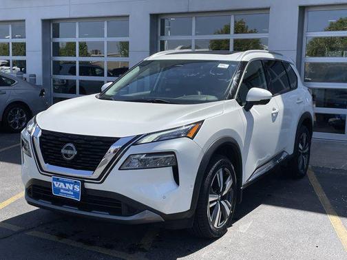 Pearl White Tricoat 2023 Nissan Rogue SL