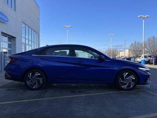 2025 Hyundai ELANTRA Limited