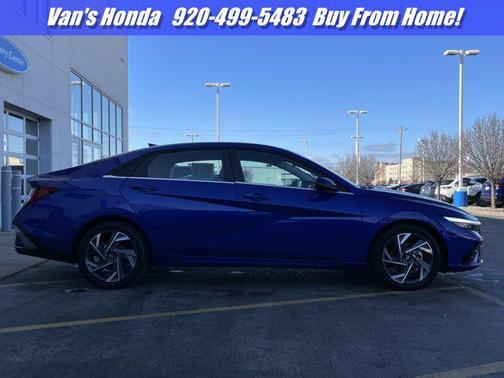 2025 Hyundai ELANTRA Limited