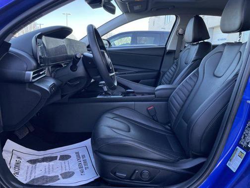 2025 Hyundai ELANTRA Limited